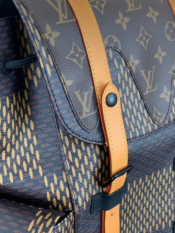 クリストファーPM N40358 ダミエジャイアント モノグラム NIGO バッ（ブランドバッグ）の商品画像 - 査定依頼日：2022年9月12日 - 最高査定価格：272,000円