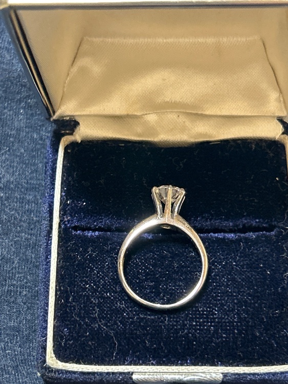 ダイヤモンド　1.14ct（宝石）の商品画像 - 査定依頼日：2026年10月8日 - 最高査定価格：1,000,000円