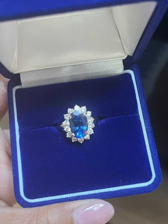 サファイアダイヤモンドリング（金・貴金属）の商品画像 - 査定依頼日：2025年5月4日 - 最高査定価格：330,000円