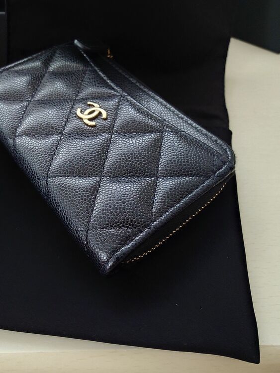 クラシック ジップ カードケース（ブランド財布・小物）の商品画像 - 査定依頼日：2025年10月17日 - 最高査定価格：60,000円