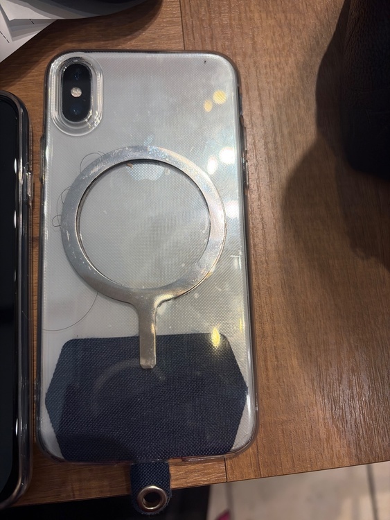 iPhoneX 64GB au（スマホ）の商品画像 - 査定依頼日：2025年12月28日 - 最高査定価格：9,000円