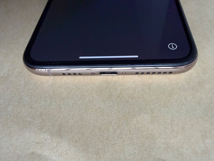 iPhoneXS Max 256GB docomo（スマホ）の商品画像 - 査定依頼日：2026年4月1日 - 最高査定価格：21,000円