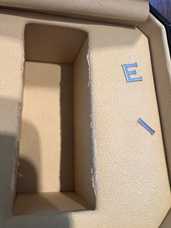 ブライトリング ナビタイマー A412E05Np（高級時計）の商品画像 - 査定依頼日：2025年5月31日 - 最高査定価格：485,000円