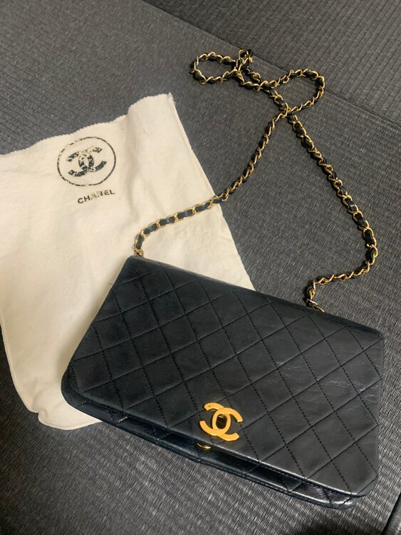 ヴィンテージ　ショルダーバック（ブランドバッグ）の商品画像 - 査定依頼日：2024年1月10日 - 最高査定価格：300,000円