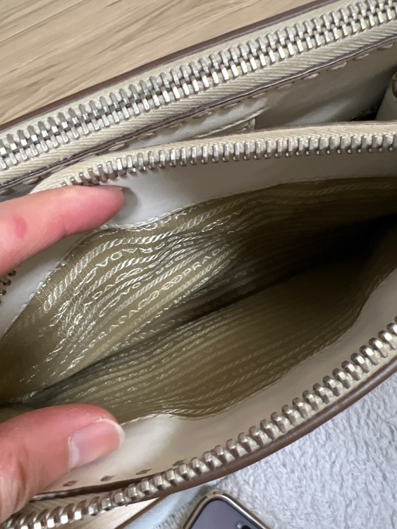 プラダ  （ブランドバッグ）の商品画像 - 査定依頼日：2026年3月30日 - 最高査定価格：50,000円