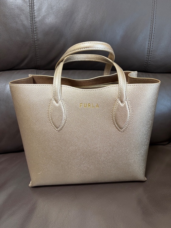 フルラ　トートバッグ（ブランドバッグ）の商品画像 - 査定依頼日：2026年2月8日 - 最高査定価格：4,000円