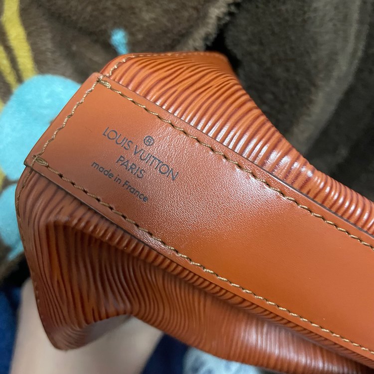 ルイヴィトン エピ （ブランドバッグ）の商品画像 - 査定依頼日：2023年4月24日 - 最高査定価格：40,000円