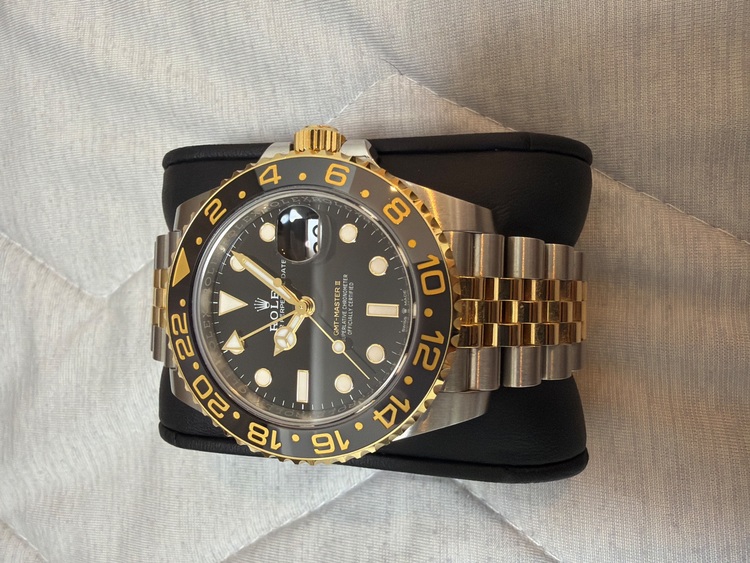 ロレックス GMTマスター 昨年の年末にこうにゅ（高級時計）の商品画像 - 査定依頼日：2025年10月21日 - 最高査定価格：3,200,000円