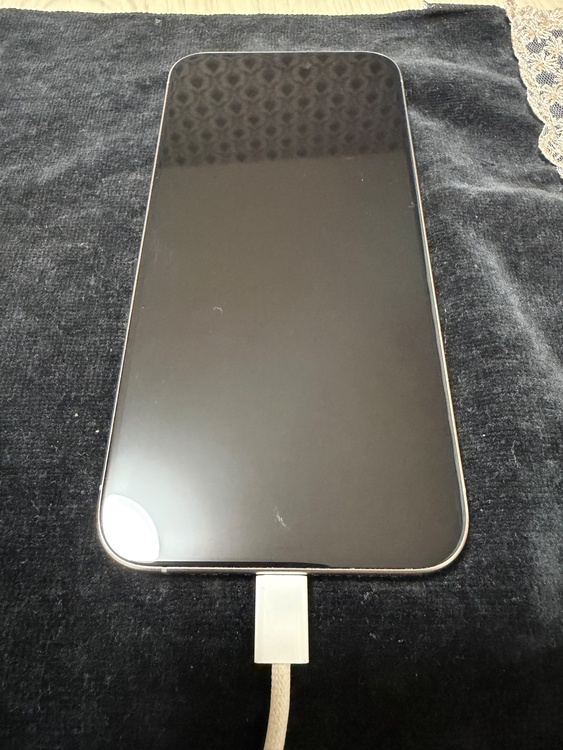 iPhone iPhone 15 Pro Max 256GB au（スマホ）の商品画像 - 査定依頼日：2026年9月27日 - 最高査定価格：95,000円