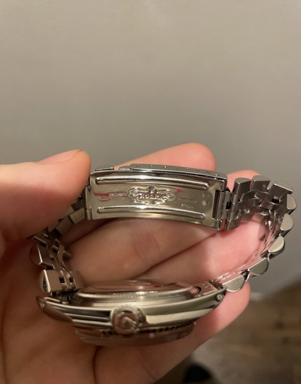 オイスターペーパチュアルデイトジャスト（高級時計）の商品画像 - 査定依頼日：2025年12月14日 - 最高査定価格：700,000円