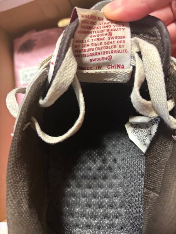 NIKE AIR JORDAN 1 LOW OG SP TRAVIS SCOTT（古着・ファッション）の商品画像 - 査定依頼日：2026年4月15日 - 最高査定価格：100,000円