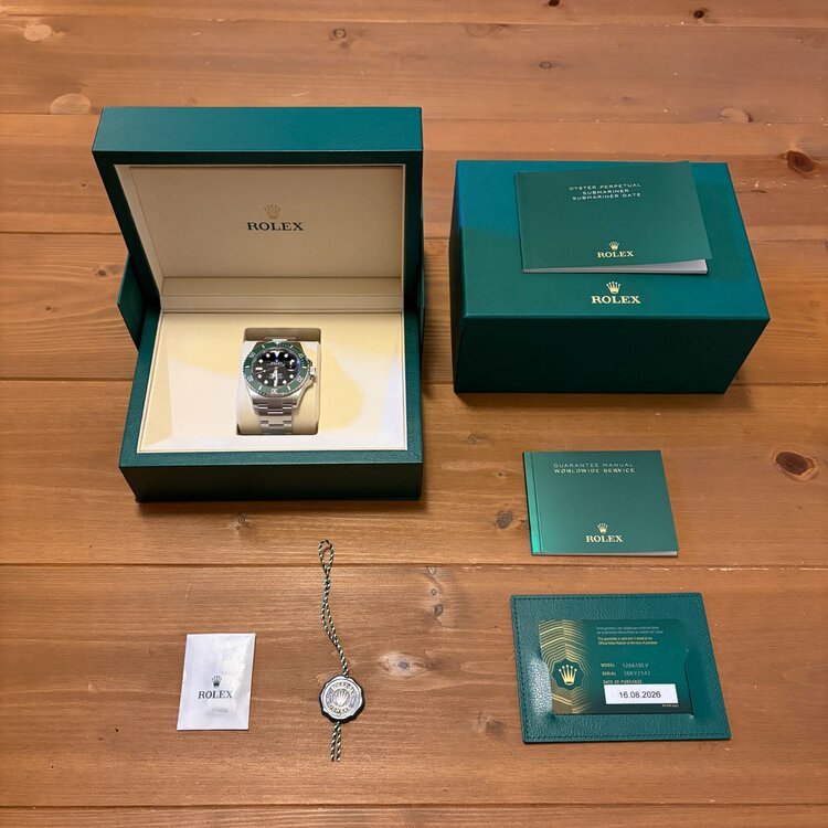 ROLEX ロレックス サブマリーナー デイト グリーンサブ オイスタースチール 未使用（高級時計）の商品画像 - 査定依頼日：2026年8月20日 - 最高査定価格：2,600,000円
