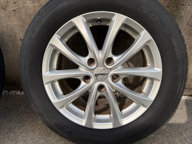 205/60R16 タイヤホイールセット（カー用品）の商品画像 - 査定依頼日：2026年4月11日 - 最高査定価格：10,000円