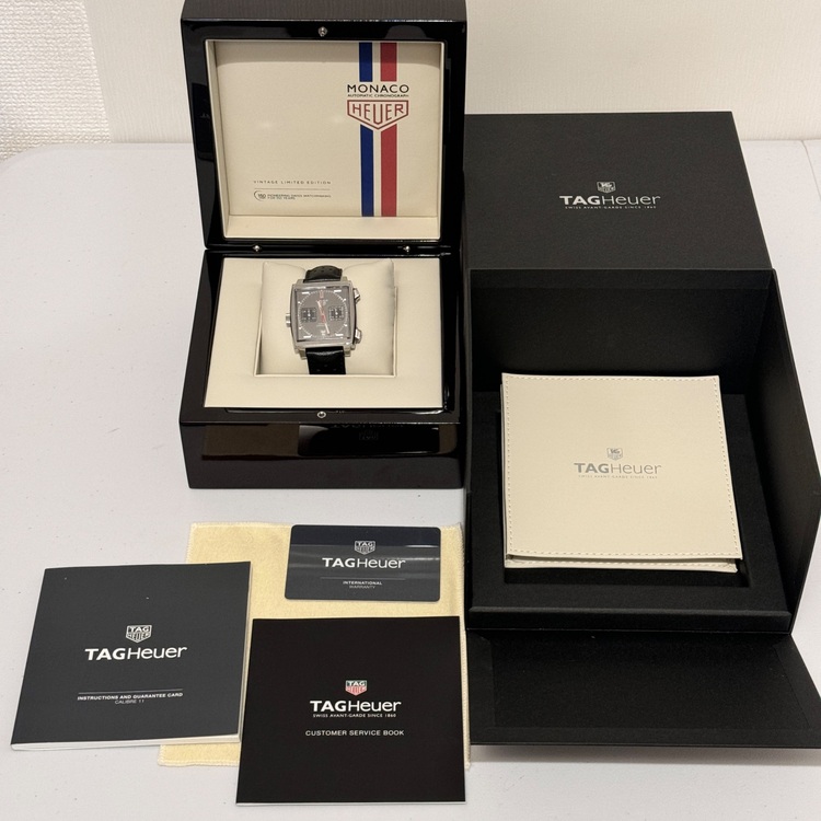 タグホイヤー モナコ CAW211（高級時計）の商品画像 - 査定依頼日：2025年8月27日 - 最高査定価格：570,000円