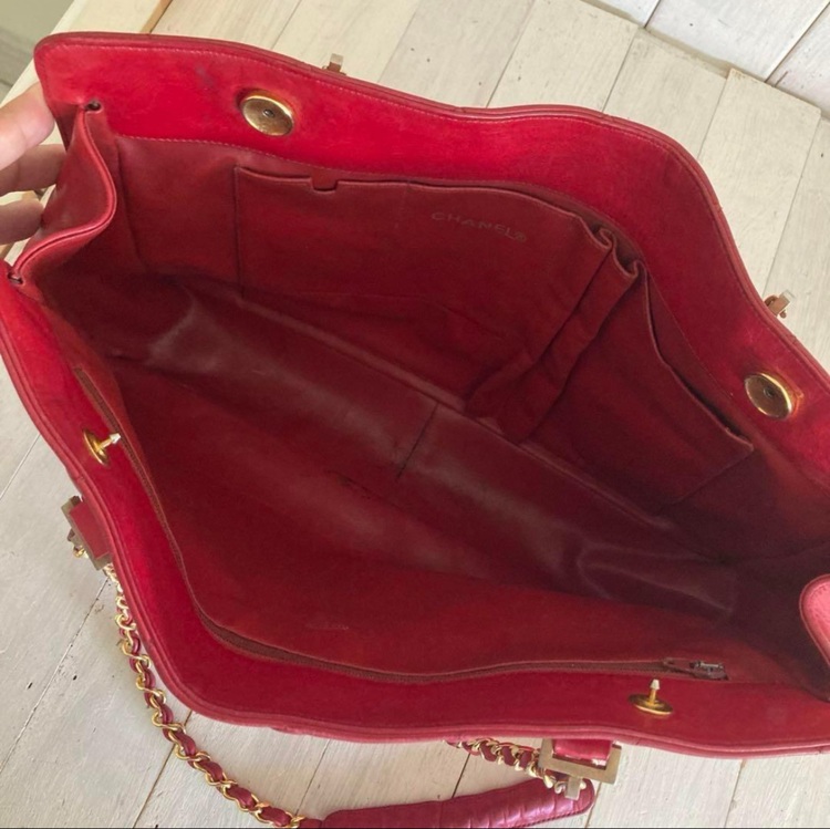 マトラッセチェーンショルダーレッド（ブランドバッグ）の商品画像 - 査定依頼日：2025年7月27日 - 最高査定価格：80,000円