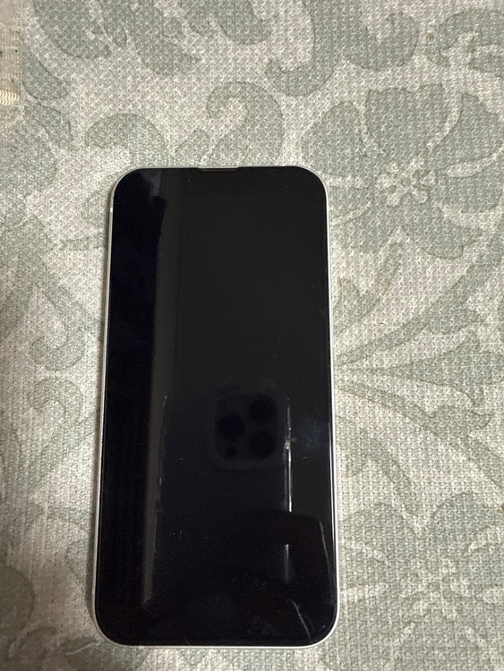 iPhone iPhone 13 256GB au（スマホ）の商品画像 - 査定依頼日：2026年9月8日 - 最高査定価格：43,000円