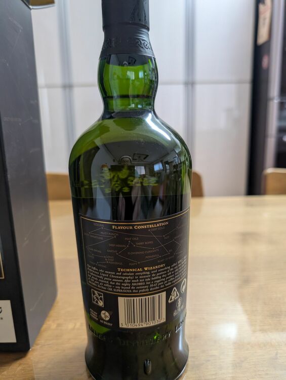 ウイスキー アードベッグ （お酒）の商品画像 - 査定依頼日：2025年7月8日 - 最高査定価格：36,000円