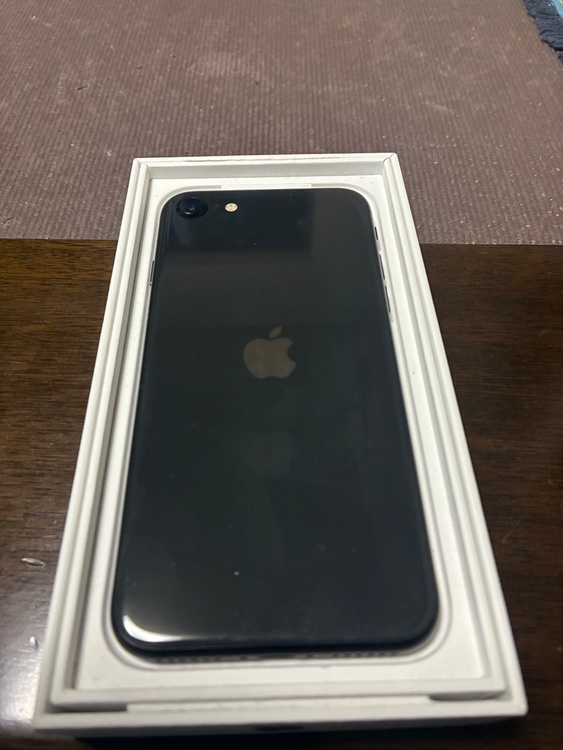 iPhone SE (第 2 世代) 128GB au（スマホ）の商品画像 - 査定依頼日：2026年5月2日 - 最高査定価格：12,000円