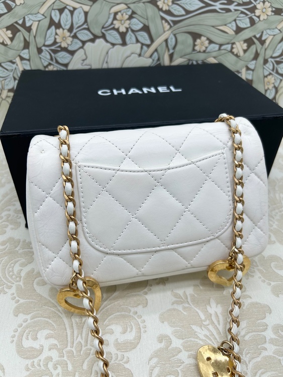 CHANEL ハートチャーム ミニマトラッセ ホワイト（ブランドバッグ）の商品画像 - 査定依頼日：2026年5月29日 - 最高査定価格：260,000円