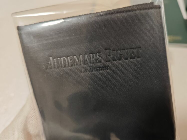 ロイヤルオーク ブラック15510ST（高級時計）の商品画像 - 査定依頼日：2025年11月29日 - 最高査定価格：6,820,000円