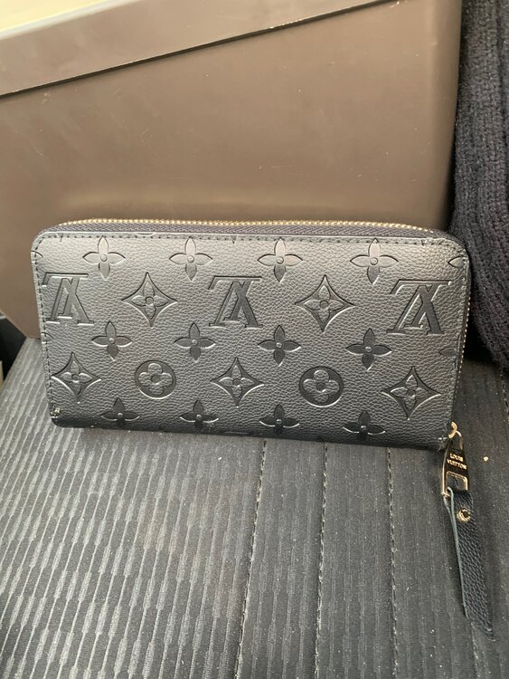 長財布（ブランド財布・小物）の商品画像 - 査定依頼日：2025年2月3日 - 最高査定価格：22,000円