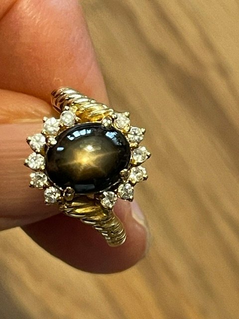 ブラックスターサファイヤー、周囲粒ダイヤ付１８K指輪（金・貴金属）の商品画像 - 査定依頼日：2026年6月14日 - 最高査定価格：300,000円