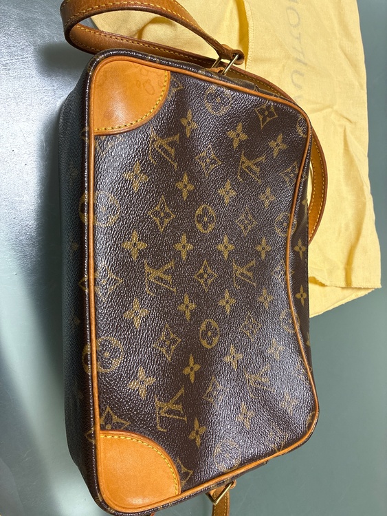 メロカデロ27ショルダーバッグ（ブランドバッグ）の商品画像 - 査定依頼日：2025年12月31日 - 最高査定価格：20,000円