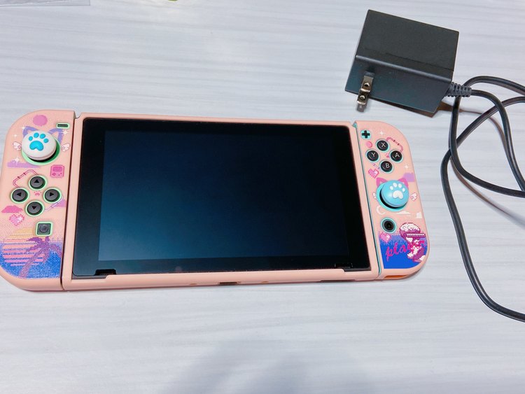 Switch あつまれどうぶつの森セット（ゲーム機本体・ゲームソフト）の商品画像 - 査定依頼日：2023年6月1日 - 最高査定価格：15,000円