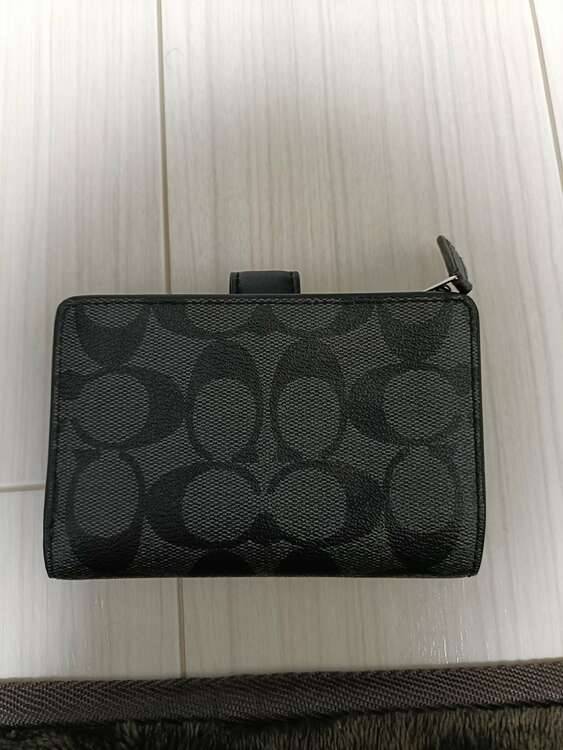 二つ折り財布（ブランド財布・小物）の商品画像 - 査定依頼日：2025年1月23日 - 最高査定価格：2,000円