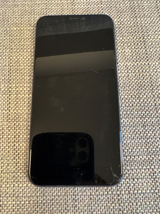 iPhoneXS（スマホ）の商品画像 - 査定依頼日：2026年8月18日 - 最高査定価格：4,000円