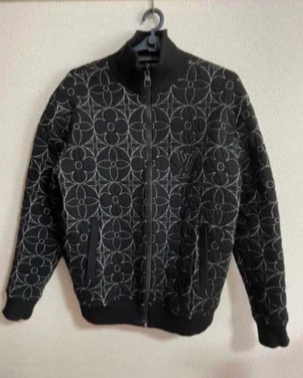 ジップスルーモノグラムフラワーブルゾン（ブランドバッグ）の商品画像 - 査定依頼日：2022年7月21日 - 最高査定価格：120,000円