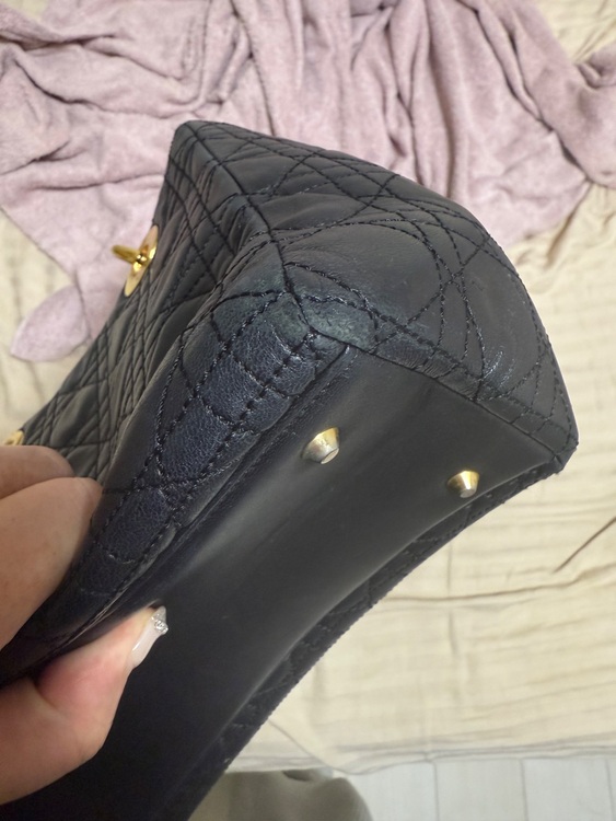 レディディオール　ミディアム　ラム（ブランドバッグ）の商品画像 - 査定依頼日：2025年8月28日 - 最高査定価格：150,000円