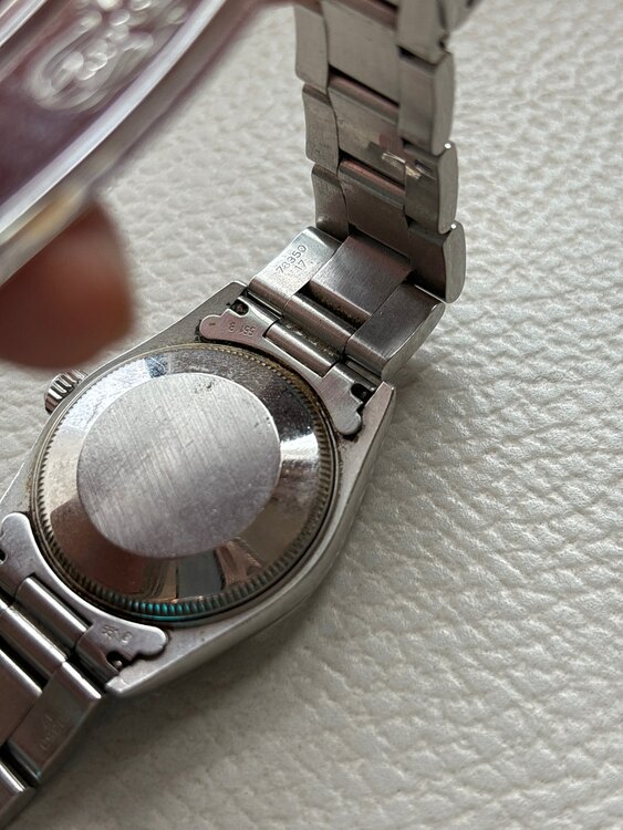 ロレックス パーペチュアル 6748（高級時計）の商品画像 - 査定依頼日：2024年8月28日 - 最高査定価格：480,000円