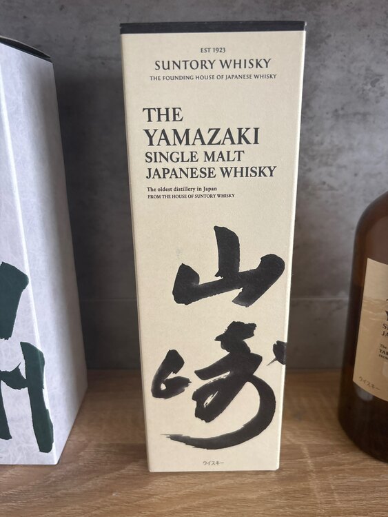 ウイスキー サントリー山崎 （お酒）の商品画像 - 査定依頼日：2025年4月25日 - 最高査定価格：10,000円