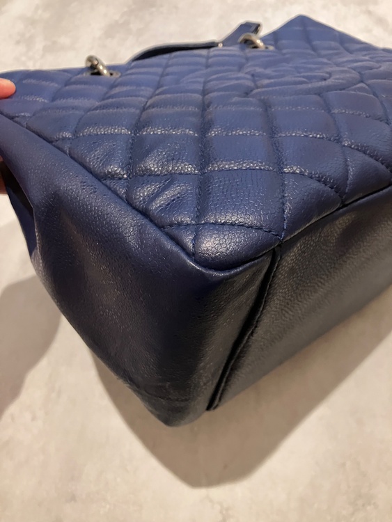 GSTトート　ネイビー　キャビアスキン（ブランドバッグ）の商品画像 - 査定依頼日：2026年3月5日 - 最高査定価格：240,000円