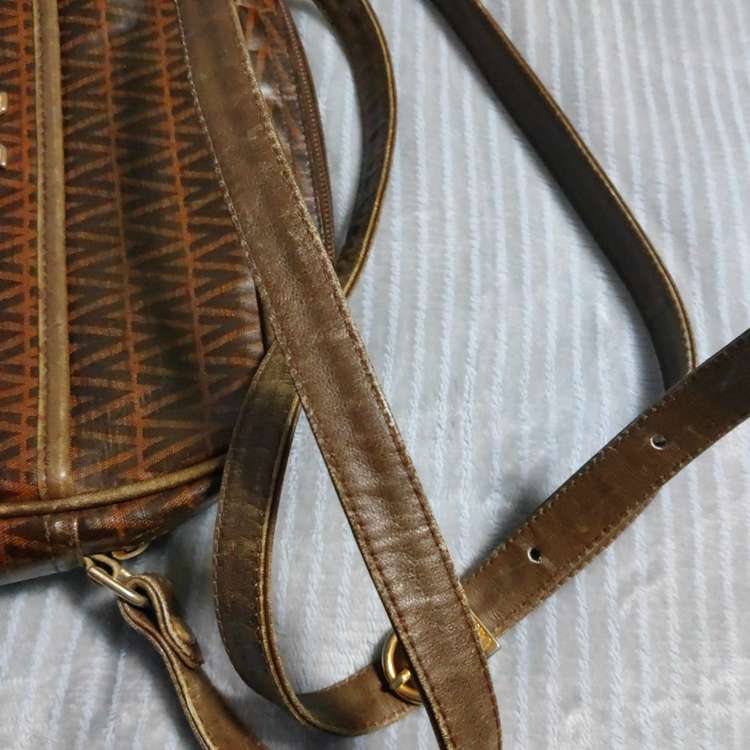 マリオ・バレンチノ　ショルダーバッグ（古着・ファッション）の商品画像 - 査定依頼日：2023年2月10日