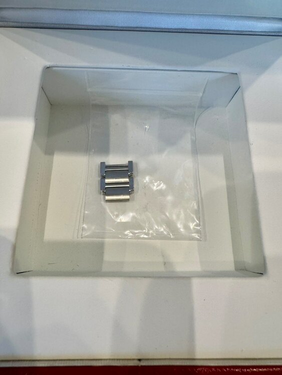 カルティエ タンク W51008Q3　321（高級時計）の商品画像 - 査定依頼日：2024年12月18日 - 最高査定価格：310,000円