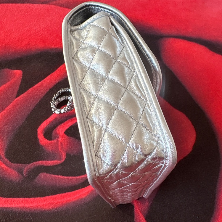 A37108Y04789（古着・ファッション）の商品画像 - 査定依頼日：2025年11月21日 - 最高査定価格：100,000円