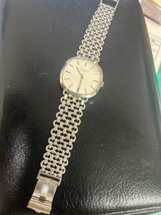 パテックフィリップ その他 384（高級時計）の商品画像 - 査定依頼日：2025年3月17日 - 最高査定価格：1,500,000円