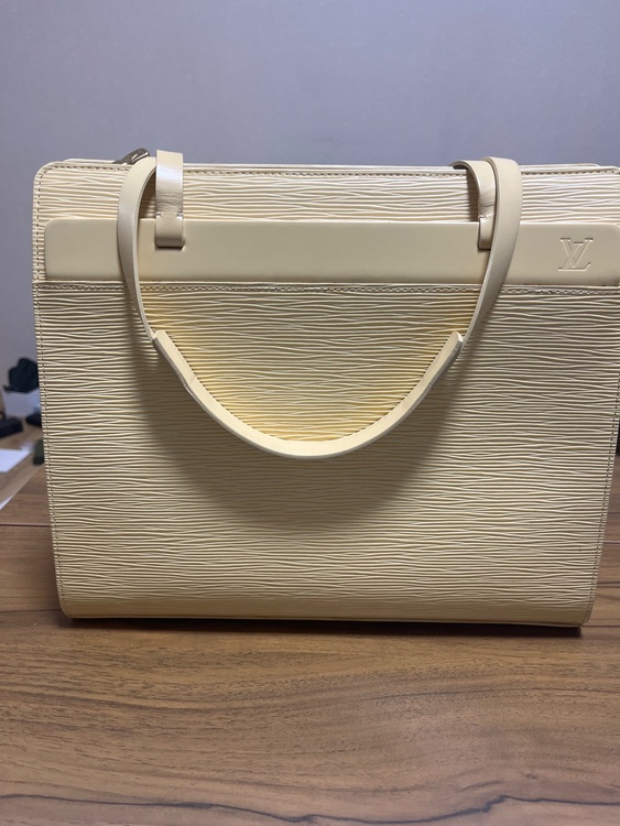 クロワゼットPM（ブランドバッグ）の商品画像 - 査定依頼日：2025年7月12日 - 最高査定価格：40,000円