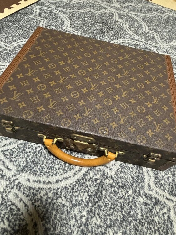 ルイヴィトン タイガ （ブランドバッグ）の商品画像 - 査定依頼日：2025年3月10日 - 最高査定価格：130,000円