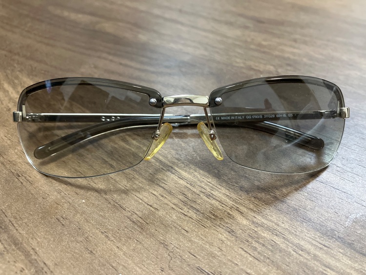 サングラス（ブランド財布・小物）の商品画像 - 査定依頼日：2025年8月7日 - 最高査定価格：4,000円