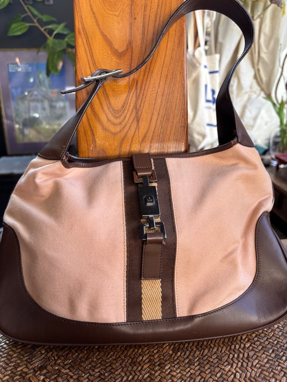 ショルダーバッグ（ブランドバッグ）の商品画像 - 査定依頼日：2026年1月23日 - 最高査定価格：22,000円