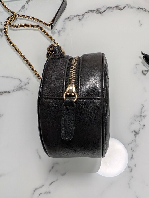 CHANEL マトラッセ ラウンド チェーンショルダー ミニ バッグ レザー ゴールド金具（ブランドバッグ）の商品画像 - 査定依頼日：2026年8月31日 - 最高査定価格：100,000円
