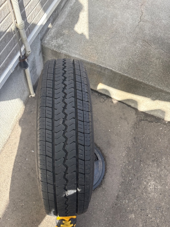 タイヤのみ4本（カー用品）の商品画像 - 査定依頼日：2026年4月22日 - 最高査定価格：5,000円