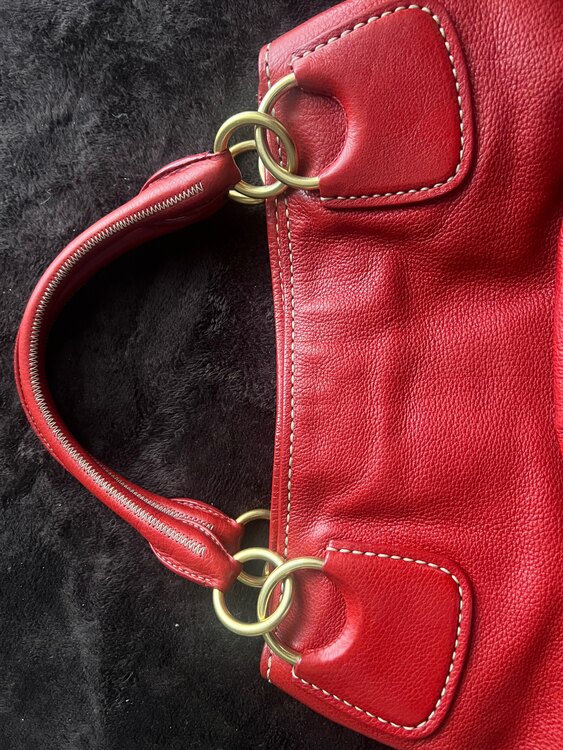 ミュウミュウ  （ブランドバッグ）の商品画像 - 査定依頼日：2025年3月7日 - 最高査定価格：20,000円