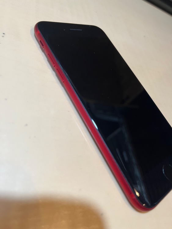 iPhone SE2 256GB レッド（スマホ）の商品画像 - 査定依頼日：2026年8月20日 - 最高査定価格：11,000円