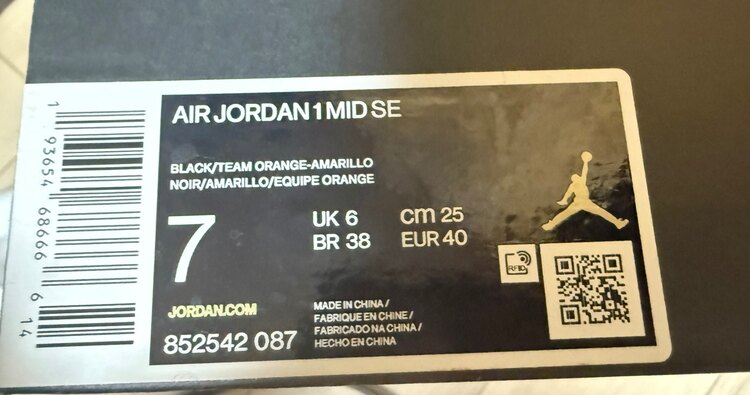 NIKE AIRJORDAN 1 MID SE（古着・ファッション）の商品画像 - 査定依頼日：2025年5月10日 - 最高査定価格：2,500円