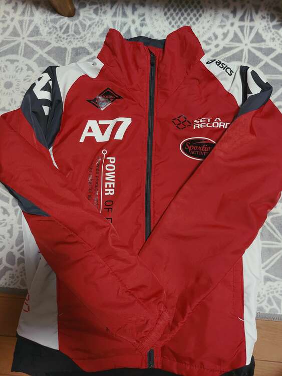 ウインドブレーカー（古着・ファッション）の商品画像 - 査定依頼日：2025年3月21日 - 最高査定価格：500円