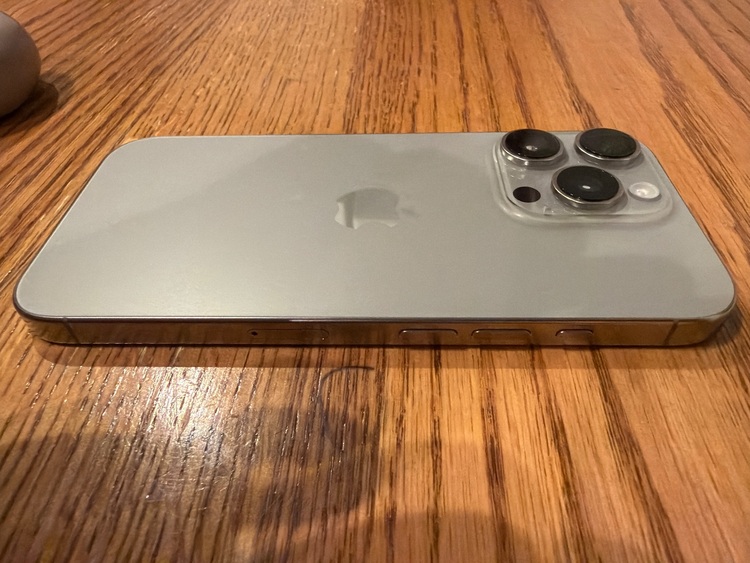 iPhone16Pro（スマホ）の商品画像 - 査定依頼日：2025年11月18日 - 最高査定価格：124,000円